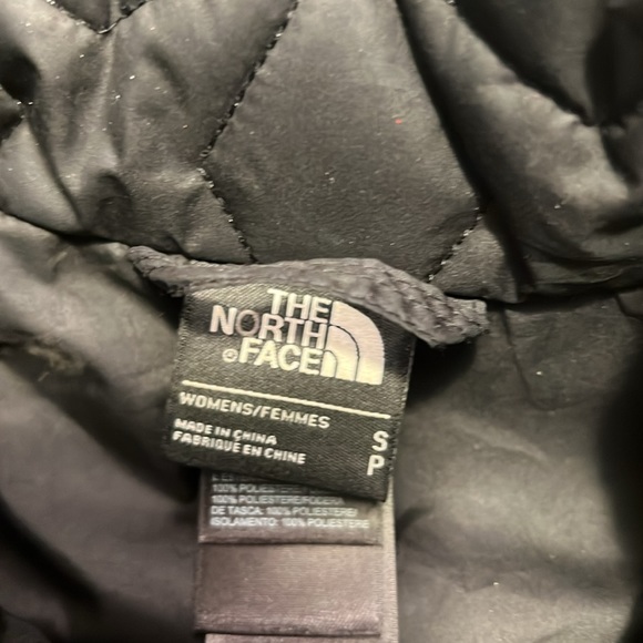 The North Face Black Quilted Vest - Picture 3 of 4